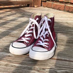 Burgundy Red Hightop Converse ⋆ Size 7/5